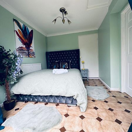 Home Away From Home Swindon Bagian luar foto