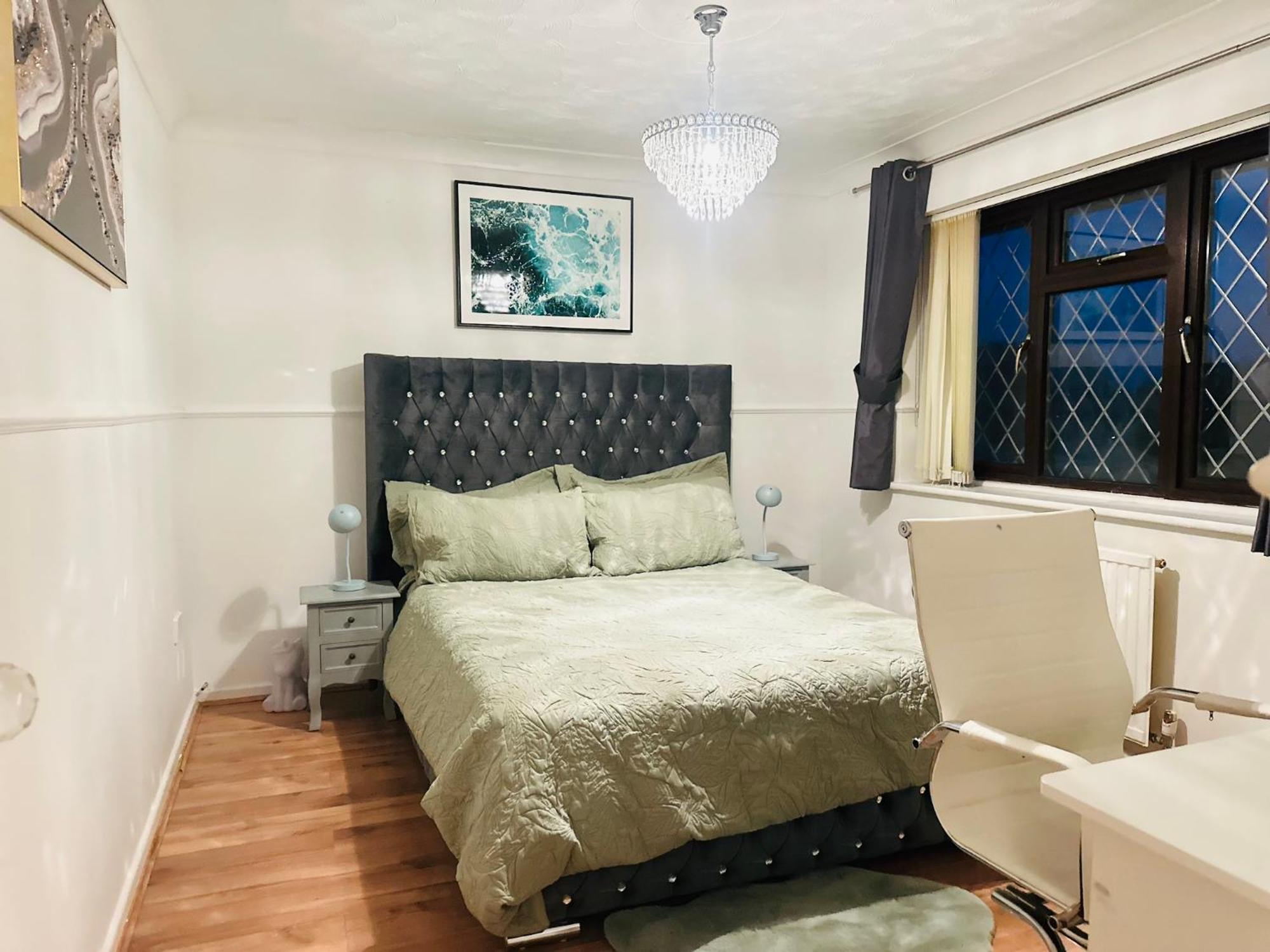 Home Away From Home Swindon Bagian luar foto