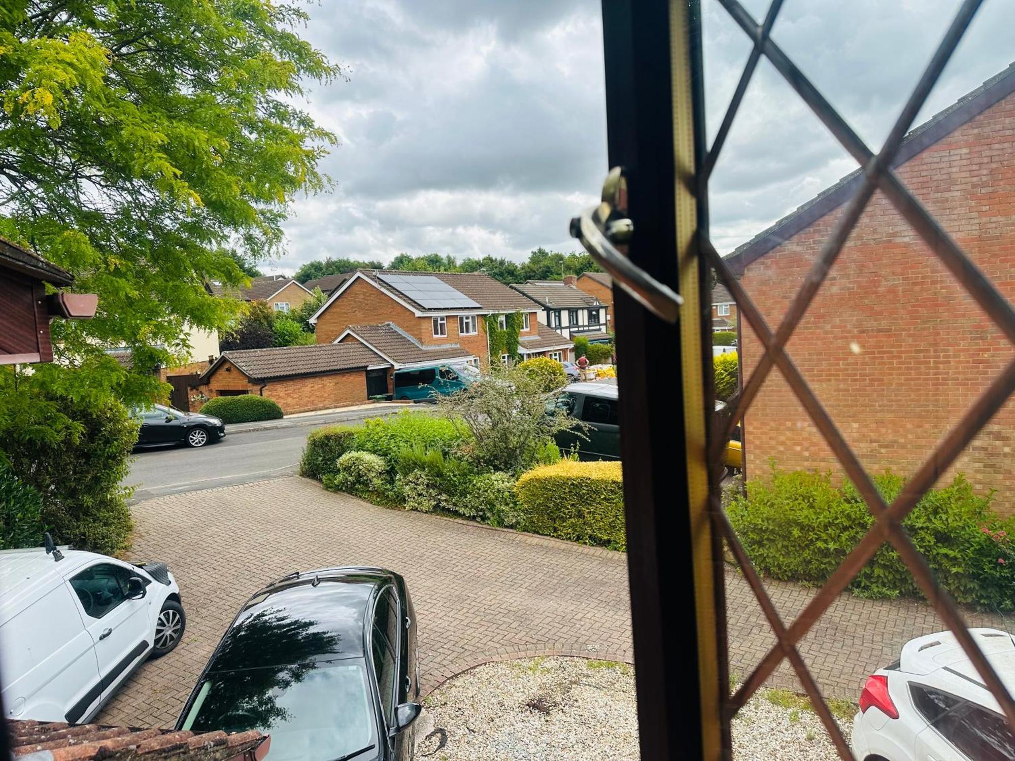 Home Away From Home Swindon Bagian luar foto