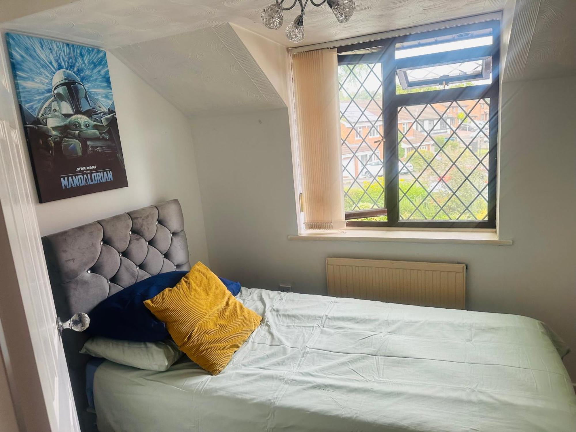 Home Away From Home Swindon Bagian luar foto