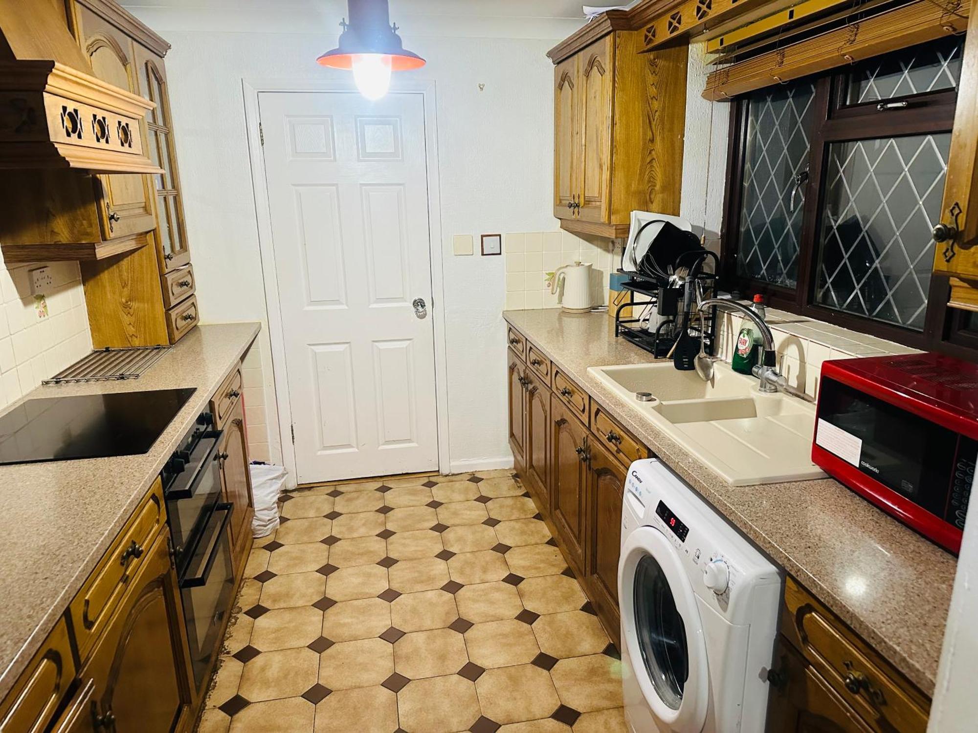 Home Away From Home Swindon Bagian luar foto